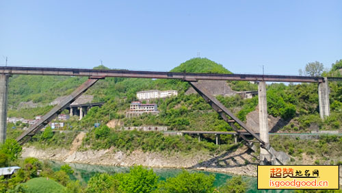 石庙沟汉江铁路大桥